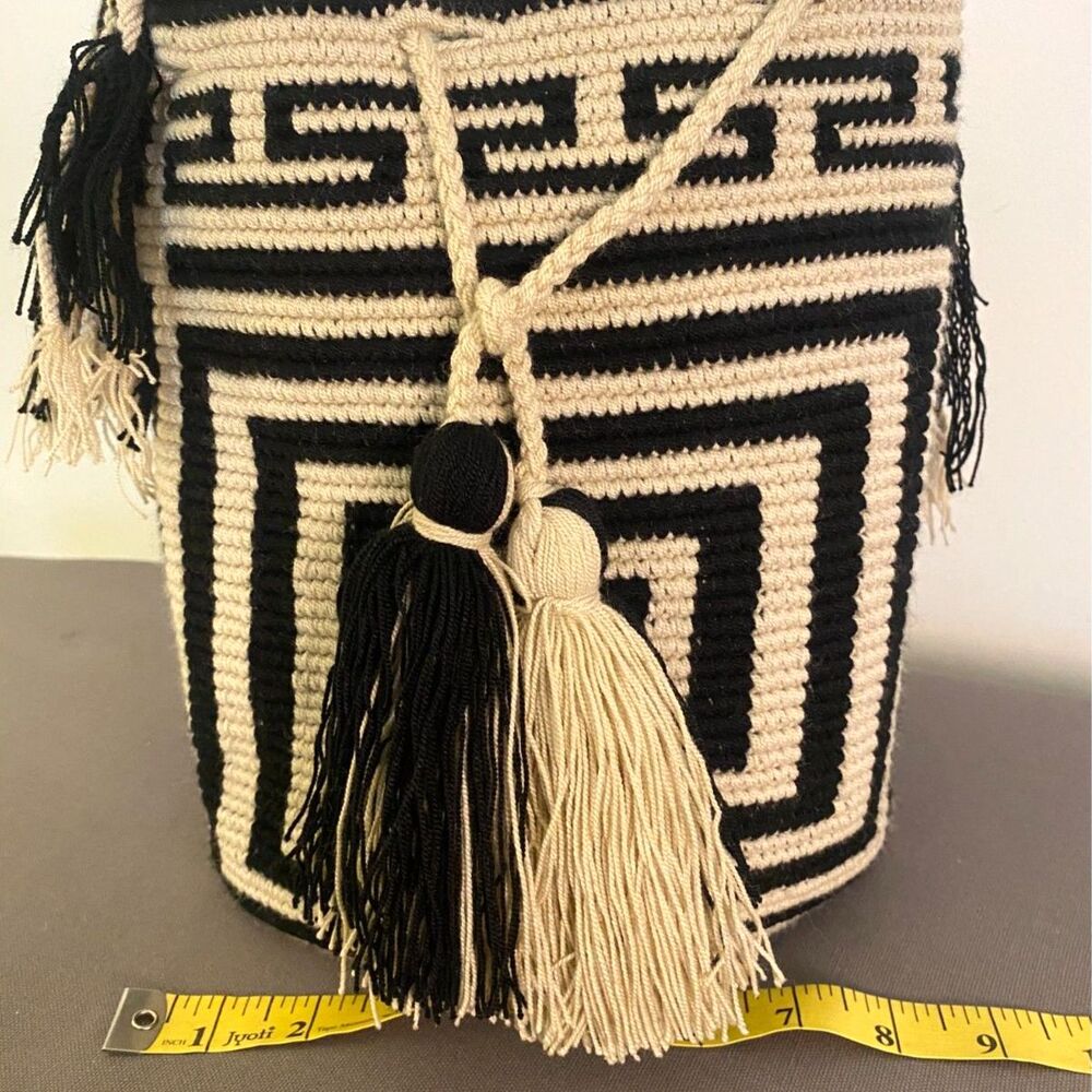 Colombian Wayuu Mochila Bucket Bag Handwoven Black Cream Geometric Shoulder - Picture 8 of 10